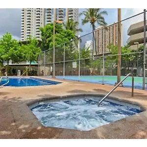 Spacious W/ Parking, Beach/mall/park Apartment Honolulu