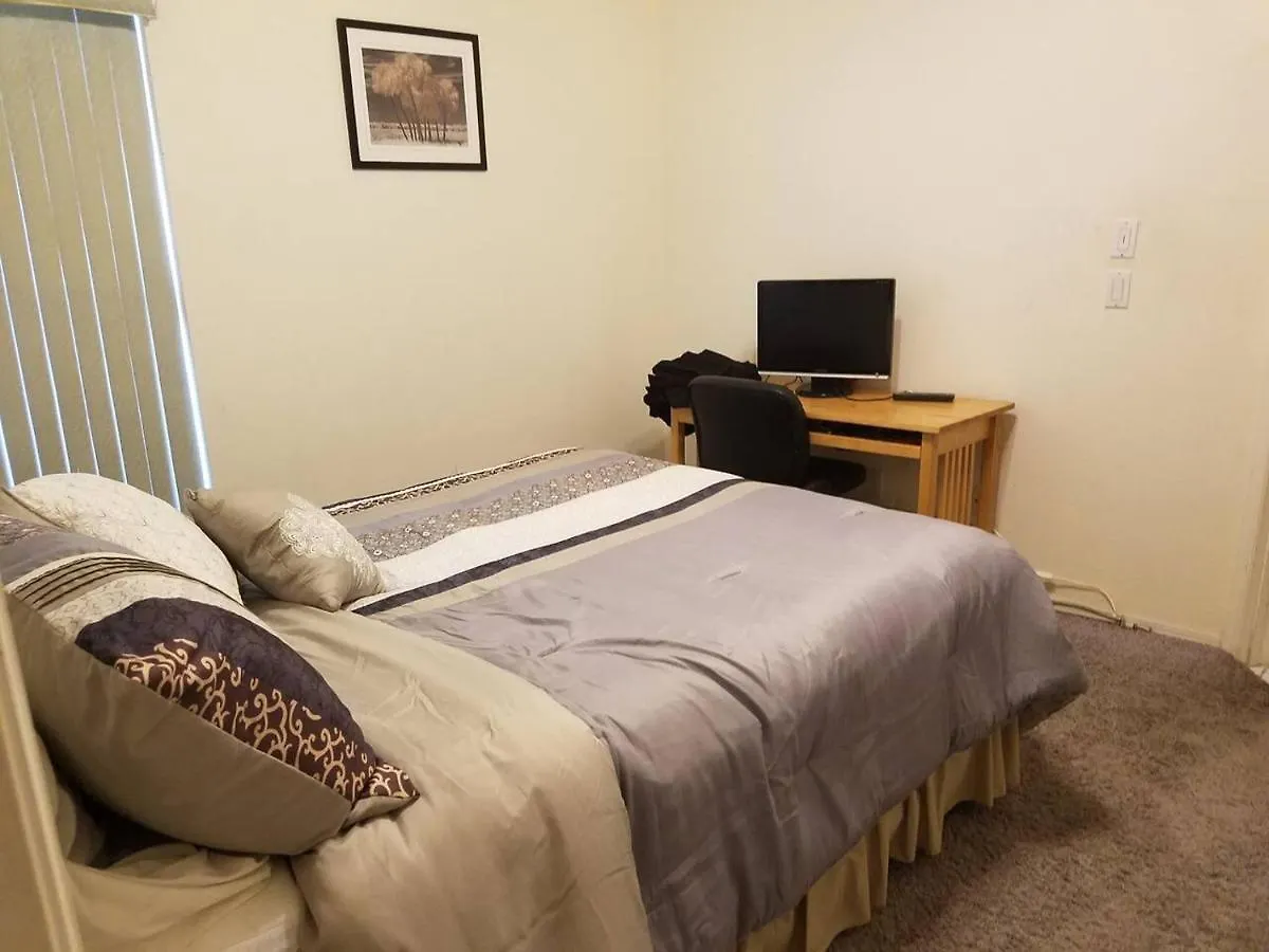 Cozy And Conveniently Located Pool Home With Free Wifi Tampa Holiday home