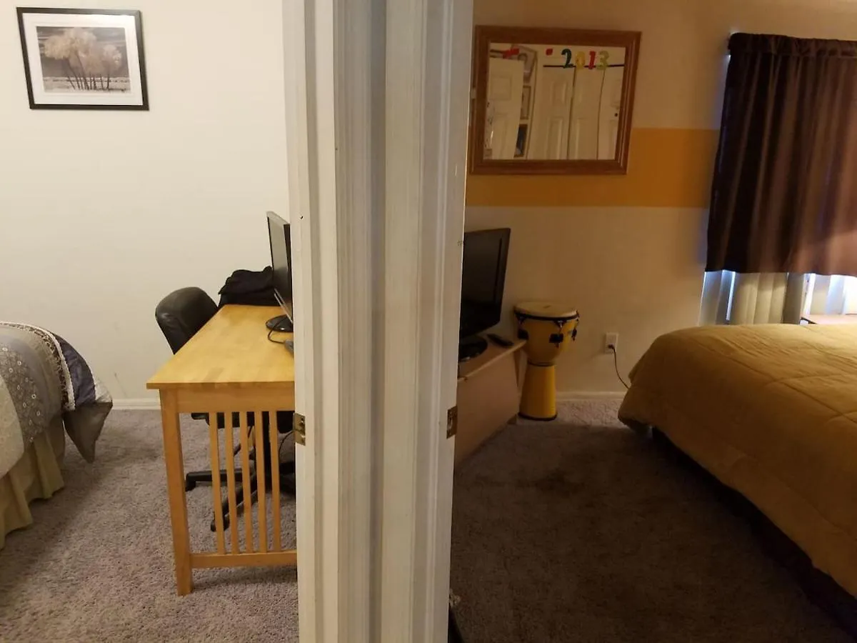 Cozy And Conveniently Located Pool Home With Free Wifi Tampa