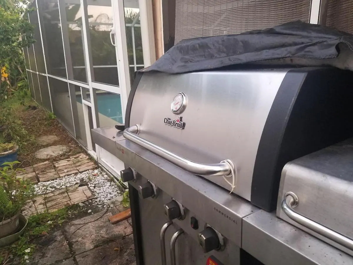 Cozy And Conveniently Located Pool Home With Free Wifi Tampa 0*,